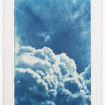 Kathrin Edwards, blue sky (25|III) III, Cyanotypie auf Kozo Washi, Auflage 5, 39 x 59 cm, Rahmen 50 x 70 cm, 2025