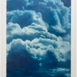 Kathrin Edwards, blue sky (25|VI) I, Cyanotypie auf Kozo Washi, Auflage 3, 88,5 x 128,5, Rahmen 100x140, 2025