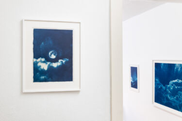 Ausstellungsansicht "Kathrin Edwards: blue memories and a light sky.", Julia Ritterskamp, Düsseldorf, 2025