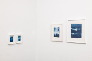 Ausstellungsansicht "Kathrin Edwards: blue memories and a light sky.", Julia Ritterskamp, Düsseldorf, 2025