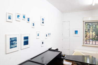 Ausstellungsansicht "Kathrin Edwards: blue memories and a light sky.", Julia Ritterskamp, Düsseldorf, 2025