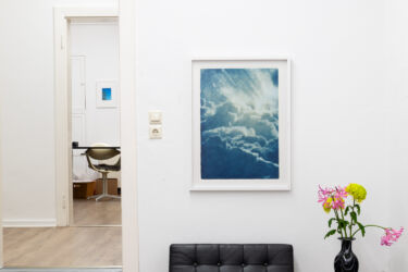 Ausstellungsansicht "Kathrin Edwards: blue memories and a light sky.", Julia Ritterskamp, Düsseldorf, 2025