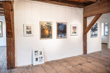Ausstellungsansicht "Stromlinien", Abschlussausstellung Residency PleinAir, Kunstverein Schwedt/Oder, 2026