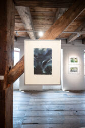 Ausstellungsansicht "Stromlinien", Abschlussausstellung Residency PleinAir, Kunstverein Schwedt/Oder, 2026