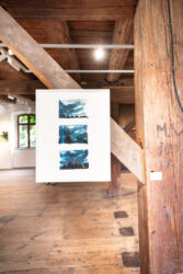 Ausstellungsansicht "Stromlinien", Abschlussausstellung Residency PleinAir, Kunstverein Schwedt/Oder, 2026